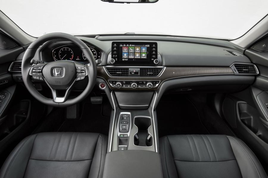Торпедо Honda Accord Touring Hybrid 2017 года  (NA) (фото 143 из 170)